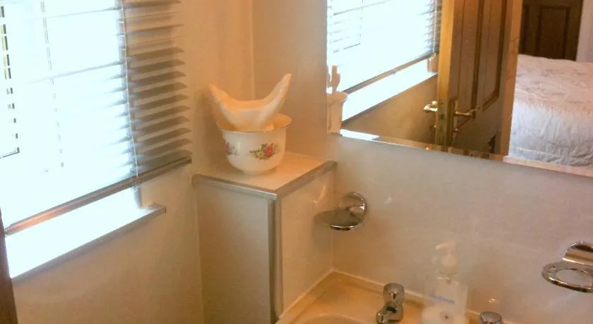 Almond House B&B Edinburgh Bed & Breakfast